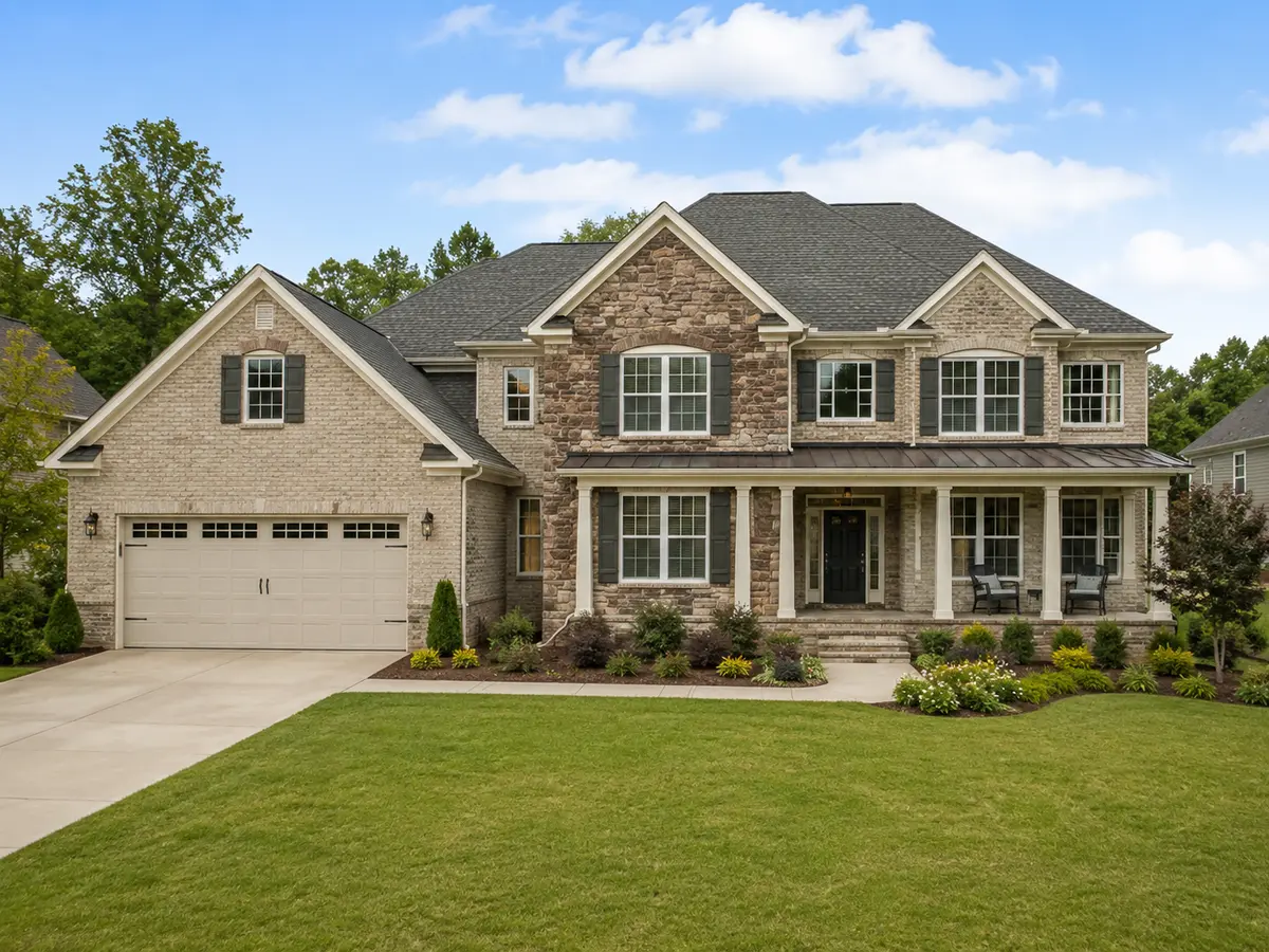 Medium home between 2,000 and 3,000 square feet